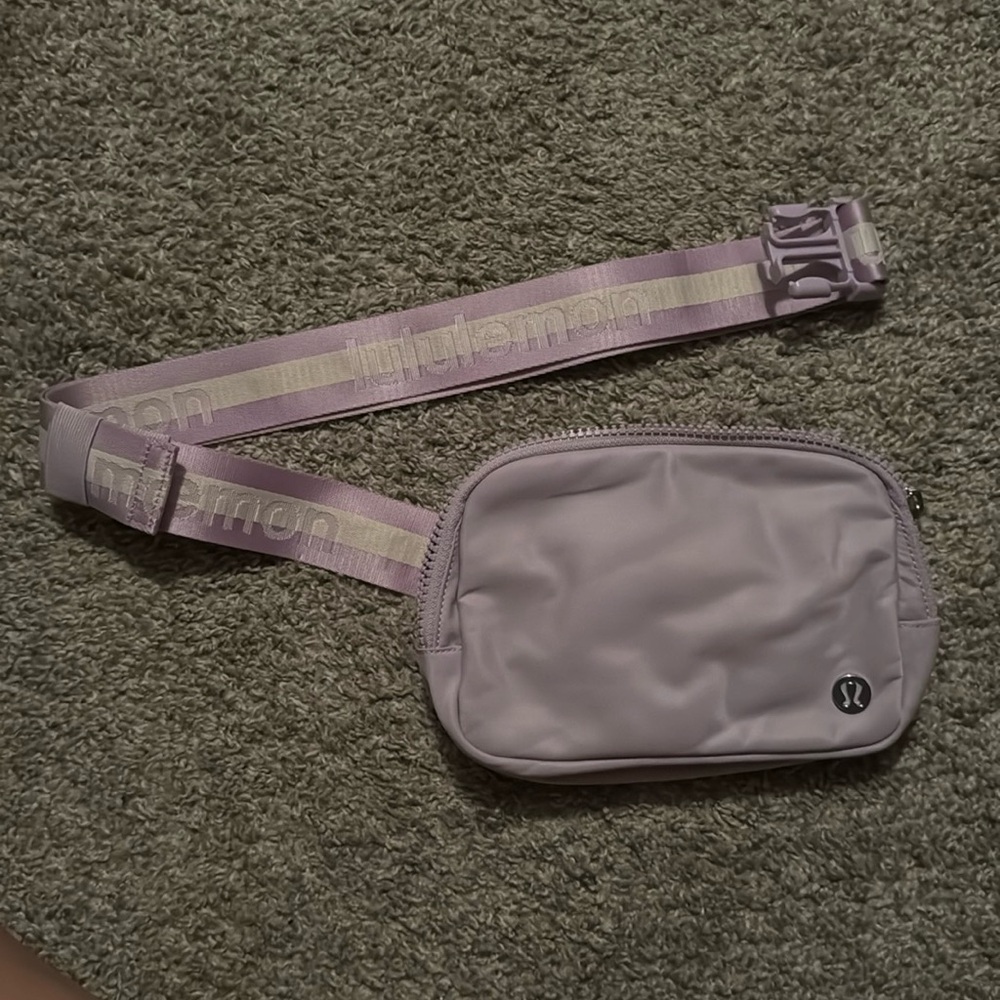 Lululemon Everywhere Belt Bag